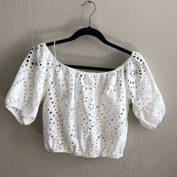 Zara Tops - Zara short sleeve crop top